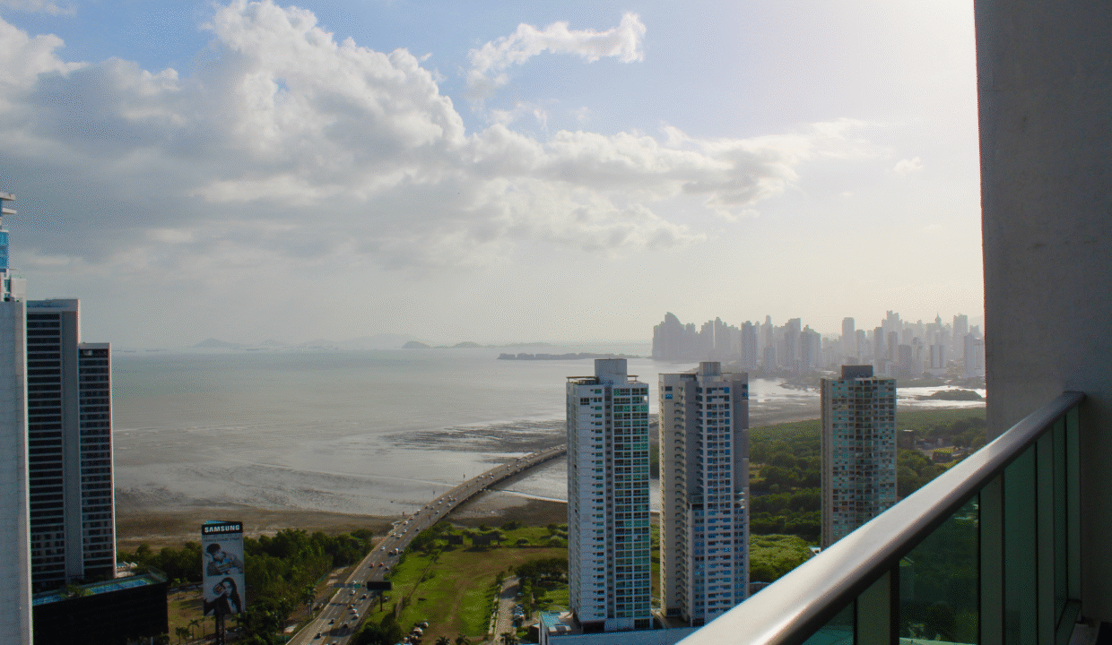 HOR - Vista desde balcon hacia Punta Pacifica